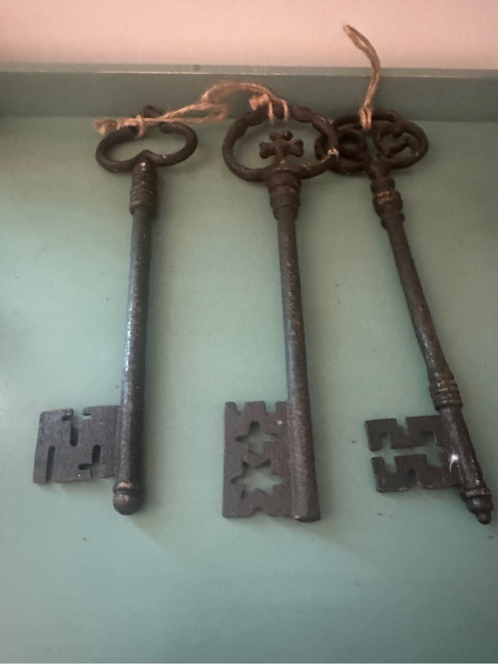 Metal  Skeleton Keys Wall Decor - Black , set of 3 , 13”